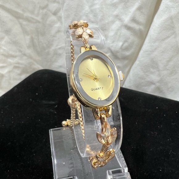 Quartz Lady Watch W/ Gold Face And Rhinestone Chain. Has Crystals On Inside Face - Picture 5 of 6